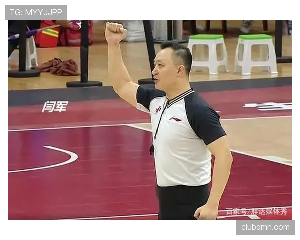 为什么看似轻微的犯规会被判罚?裁判的犯规判定标准解析 为什么看似轻微的犯规会被判罚?裁判的犯规判定标准解析
